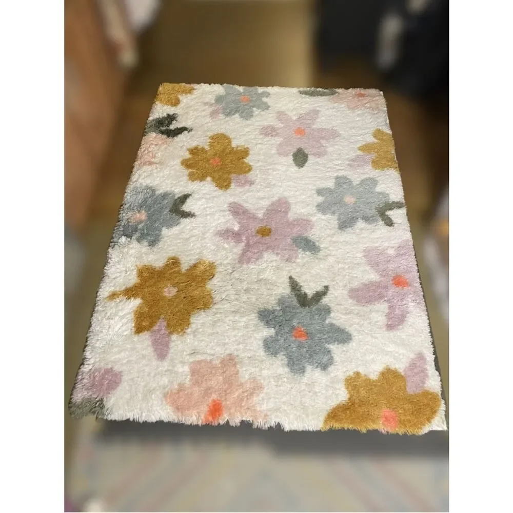 Pillowfort 60’s Vibe Kid’s Floral Shag Accent Rug (48”x 66”)